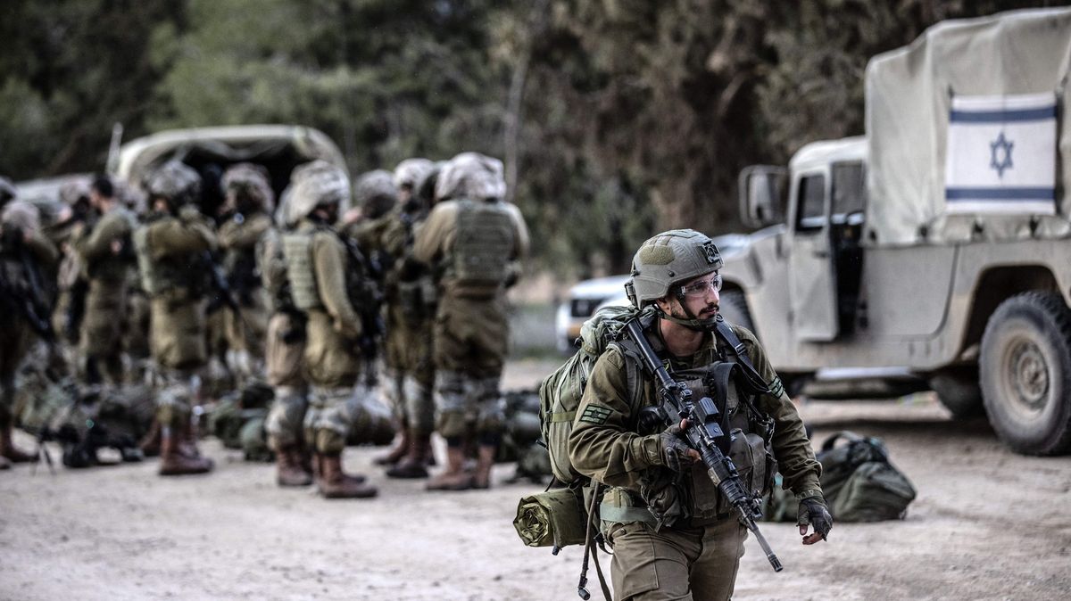 V Pásmu Gazy zemřelo v pondělí 21 izraelských vojáků. Většinu zabily exploze ve dvou budovách